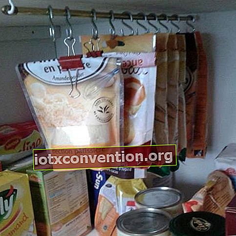 Verwenden Sie Notizblöcke, um Küchenschränke zu organisieren