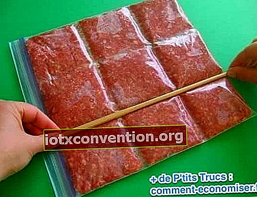 Buat garis di dalam beg untuk mengurangkan masa pencairan daging cincang