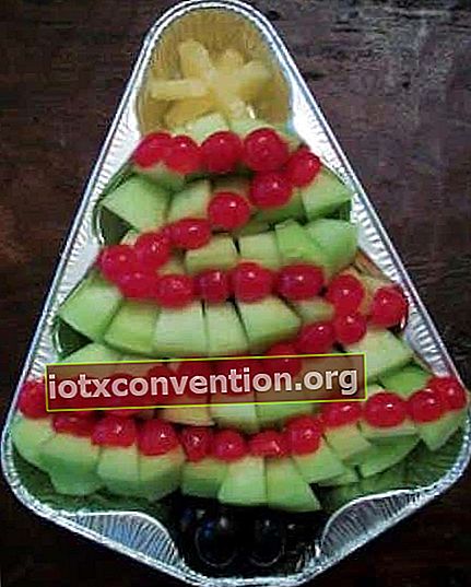 presentasi buah untuk meja Natal