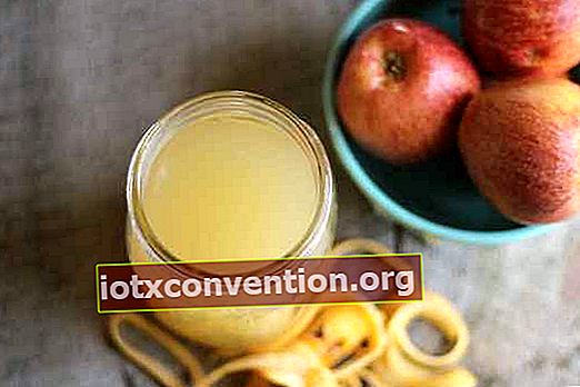 Aceto di sidro di mele fatto in casa con rifiuti polimerici