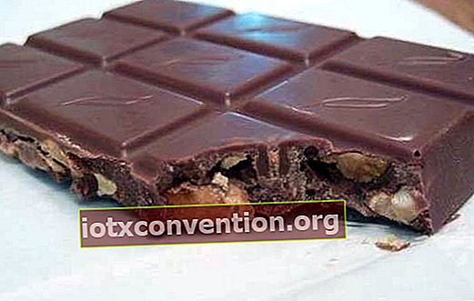 Cokelat batangan bisa dimakan 2 tahun setelah tanggal kadaluwarsa