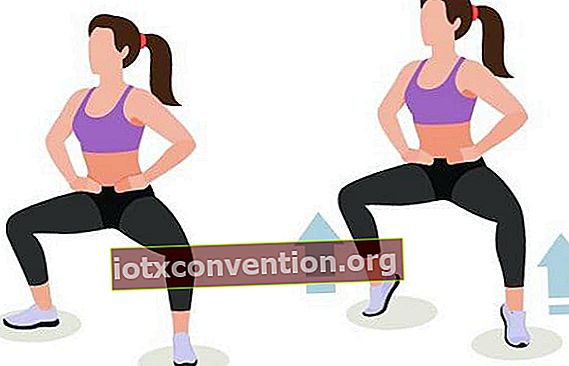 Machen Sie die Open-Squat-Übung mit Lifts, um die Beine zu straffen und schlanker zu machen.