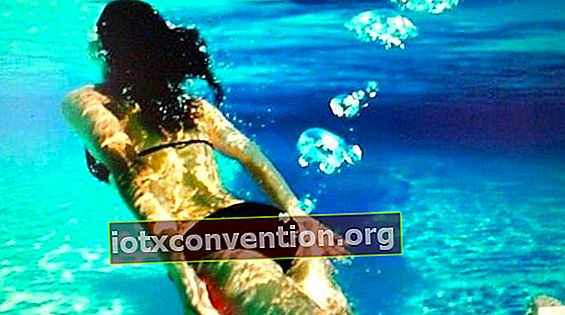 ผู้หญิงที่หยดผายลมใต้น้ำ แต่ทำไมเราถึงปล่อยก๊าซ?