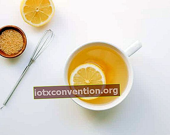 teh herbal lemon untuk sakit tenggorokan