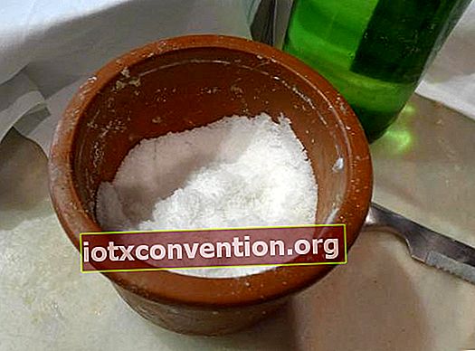 Salzpackungen behandeln Mandelentzündung