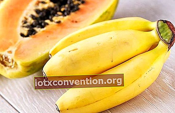 Bananen- und Papayapüree für glattes Haar