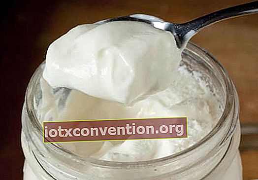 Wie man eine einfache Joghurt-Gesichtsmaske macht