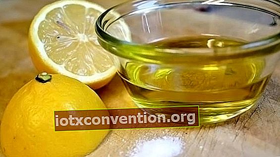 olivolja och citronmassage efter duschen hjälper till att bekämpa celluliter