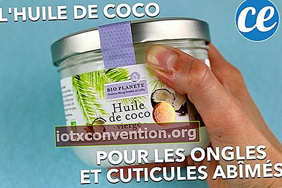 Kokosolja ger liv till skadade nagelband och naglar.