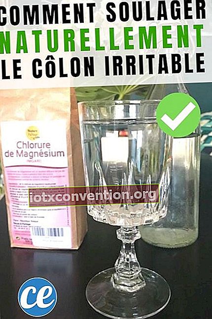 Un bicchiere con gambo, una confezione di cloruro di magnesio e una bottiglia d'acqua in vetro per alleviare il colon irritabile