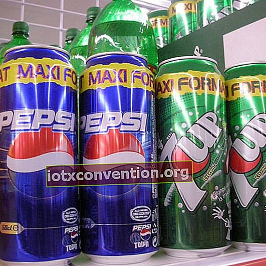 lattine di Pepsi Cola e 7 in su
