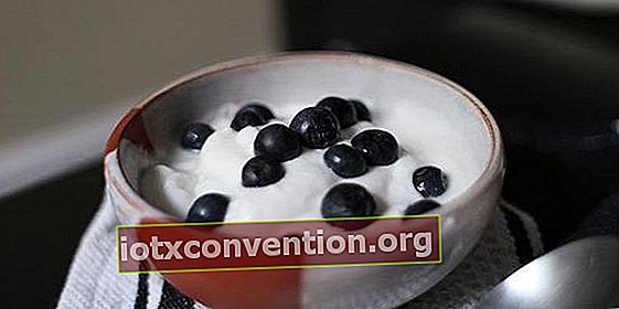 Das Kalzium in Joghurt wirkt sich positiv auf Ihren Stoffwechsel aus.