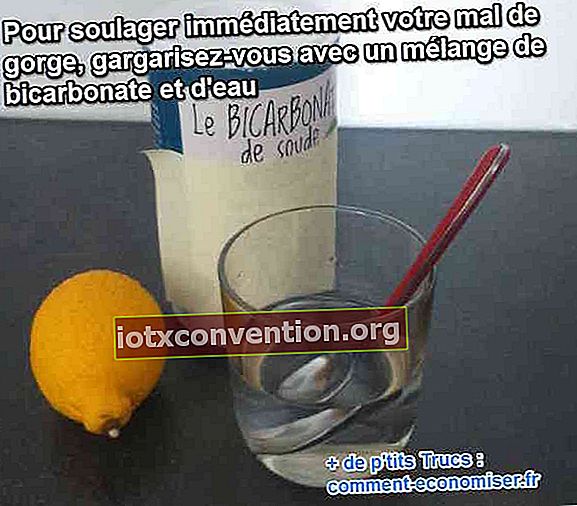 Bakpulver och en citron placeras bredvid ett glas vatten