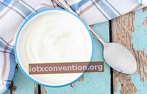 Joghurt-Straffungsmaske