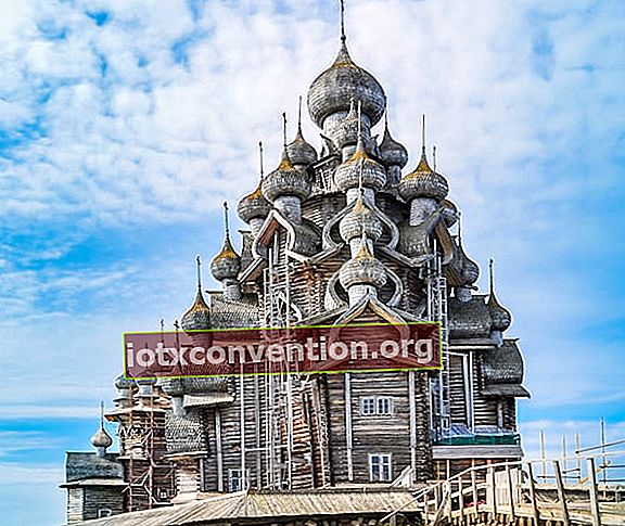 มุมมองของโบสถ์แห่งการเปลี่ยนแปลงใน Kilji ในรัสเซีย