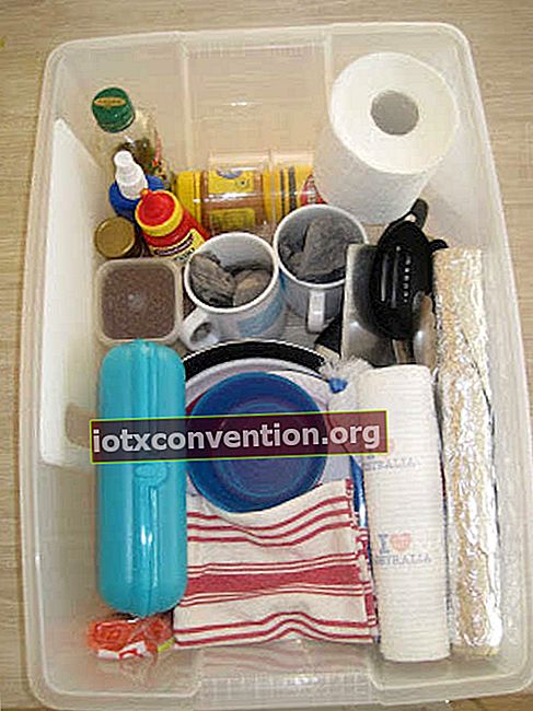 กล่องเก็บของพลาสติกเหมาะอย่างยิ่งสำหรับการจัดระเบียบของใช้ในครัว